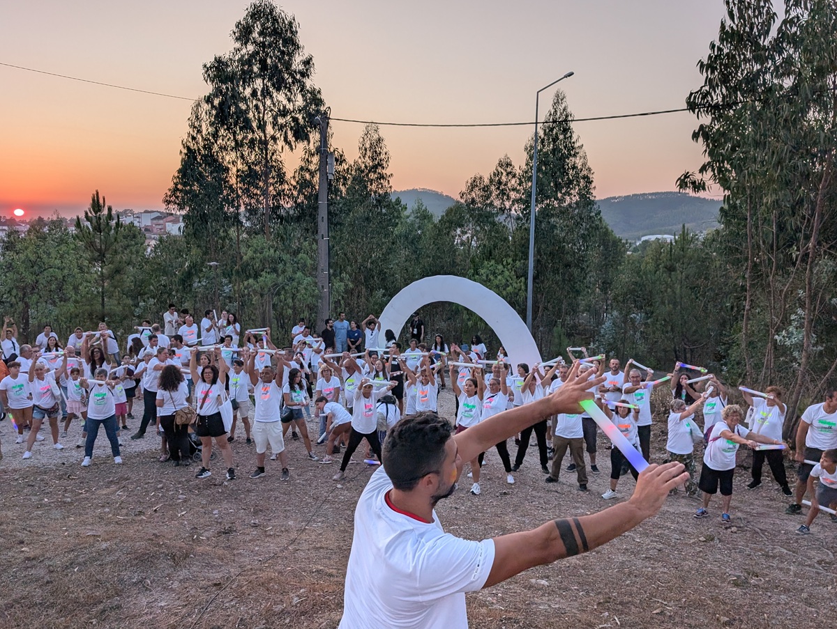 “Néon Walk Solidária” iluminou Vila de Rei com cor, movimento e solidariedade