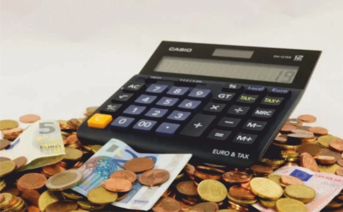 Imagem de calculadora e dinheiro