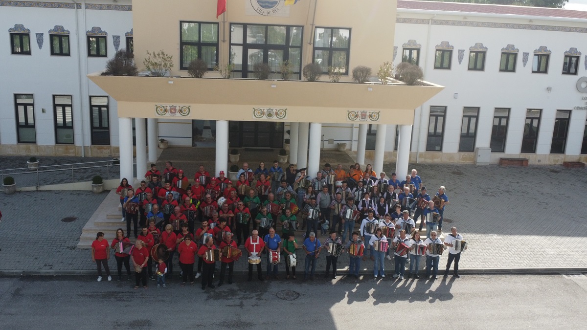 Foto conjunta dos grupos participantes