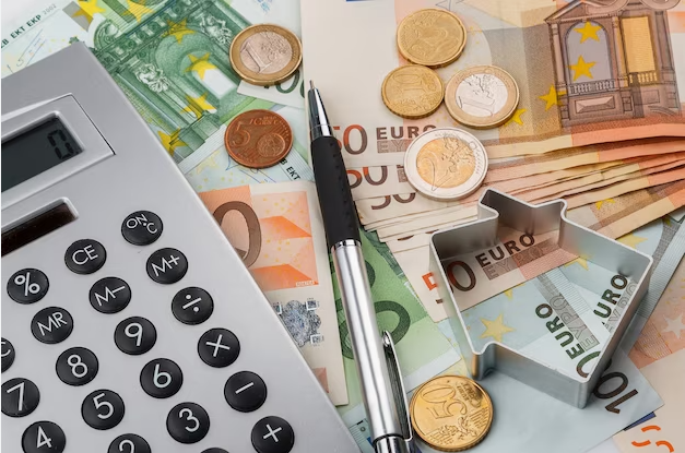 Dinheiro e calculadora