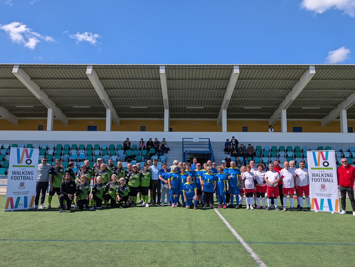 Foto conjunta do Encontro de Walking Football
