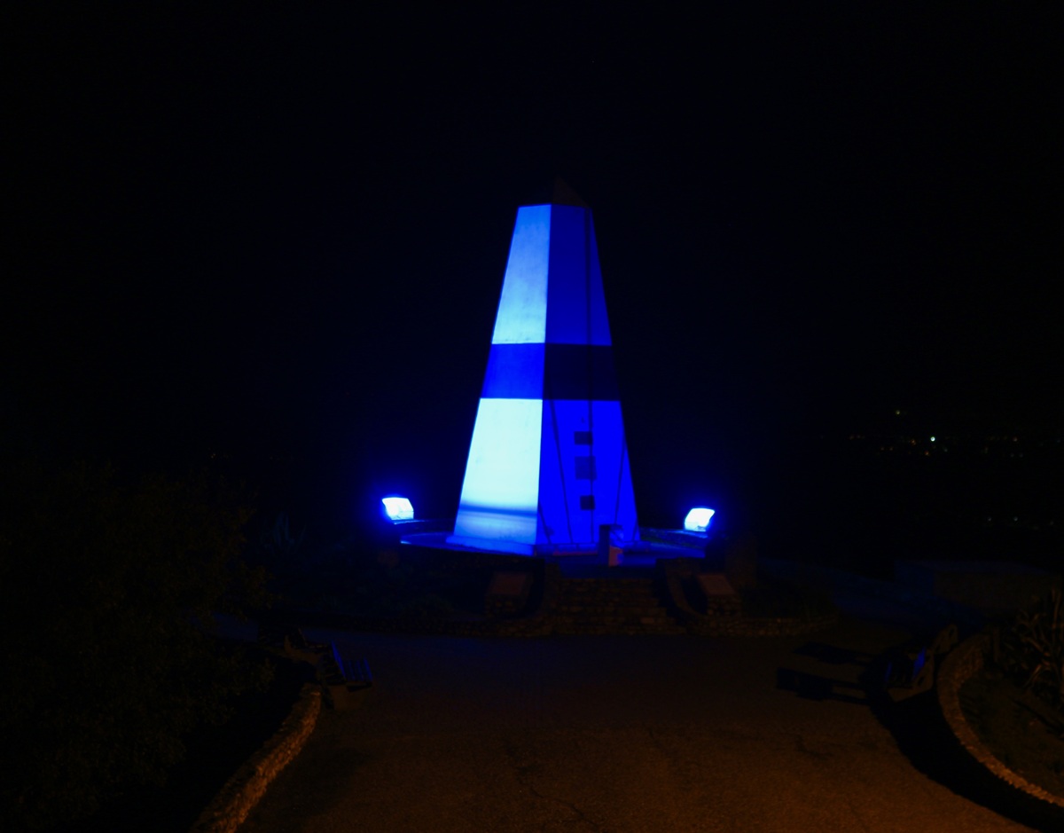 Centro Geodésico 'pintado' de azul