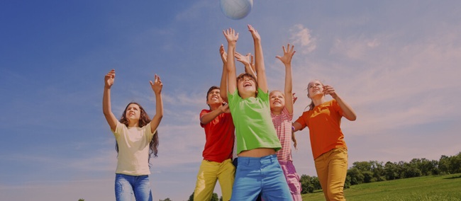 Crianças a praticar desporto