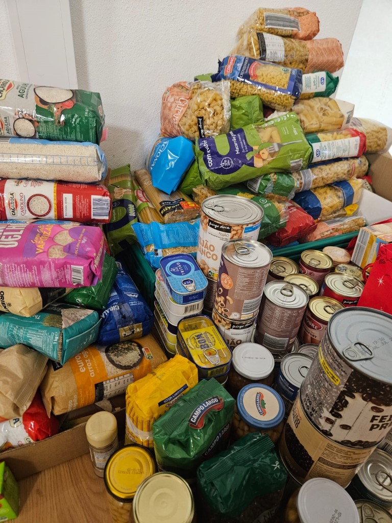 alimentos doados quinzena teatro